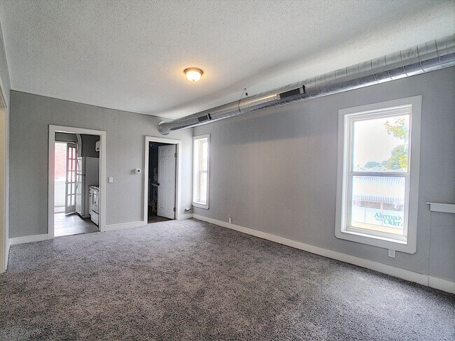 Building Photo - 702-704-704 18th Ave