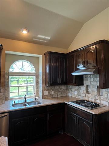 Building Photo - 14200 Blueberry Hill Dr