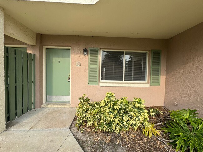 Building Photo - 139 Oyster Bay Cir