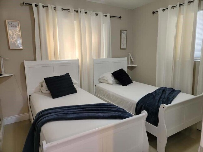 Building Photo - 441 NW 7th Terrace