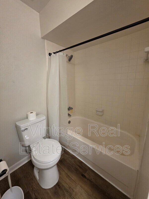 Building Photo - 851 Creekway Ct