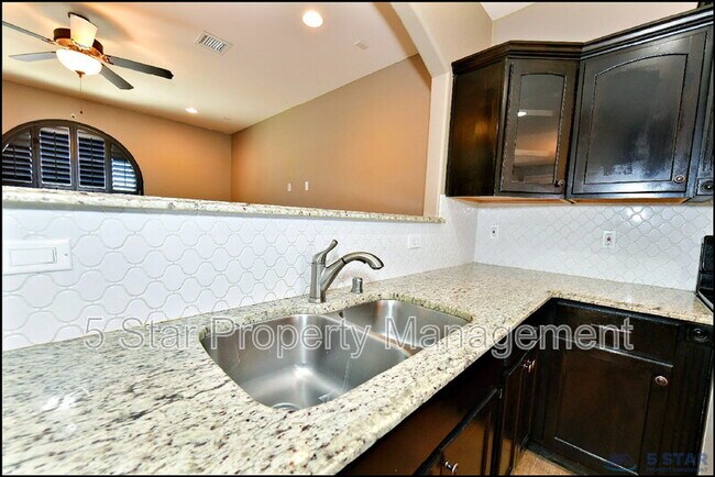 Building Photo - 3741 Loma Adriana