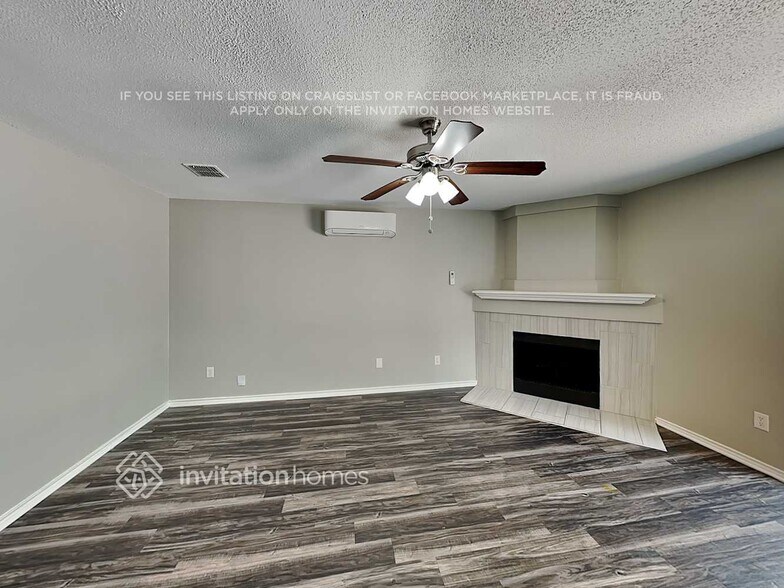 Building Photo - 12002 Peachtree Ln