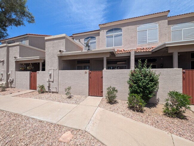 Building Photo - 3 Bedroom Townhome at Townes at Southpark ...