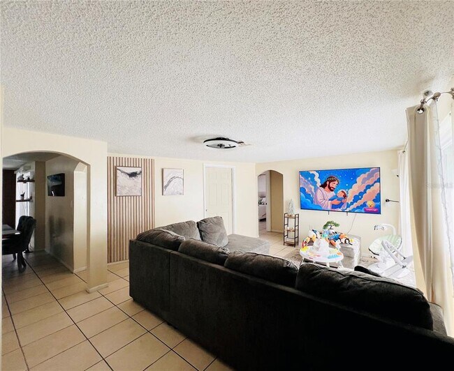 Building Photo - 10005 Brandywine Ln
