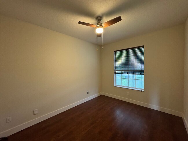 Building Photo - Spacious 4 Bedroom Spring Isle Home AVAILA...