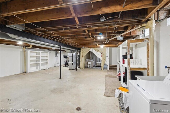 Building Photo - 1131 Indianwood Trail