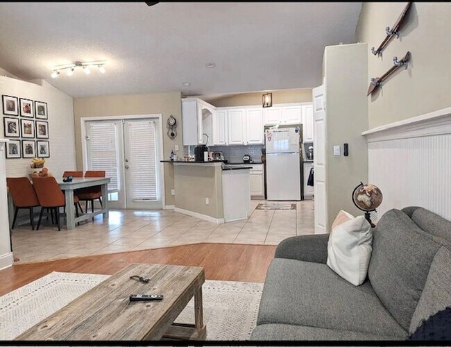 Building Photo - 10936 Dearden Cir