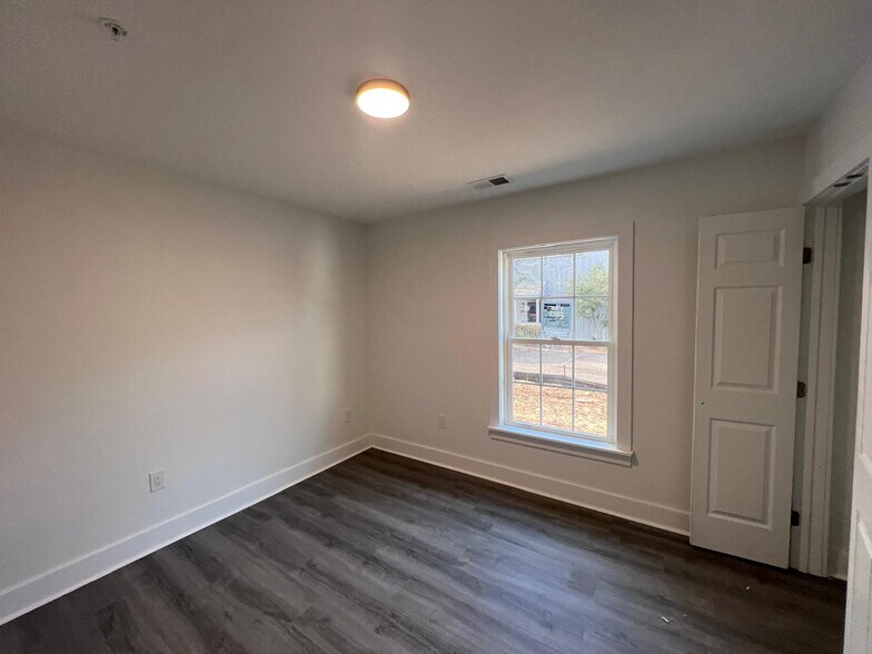 Building Photo - 7111 Porcher Dr