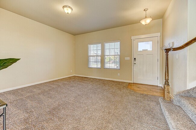 Building Photo - HUGE SIX (6!!!) BD HOME IN LORSON RANCH!