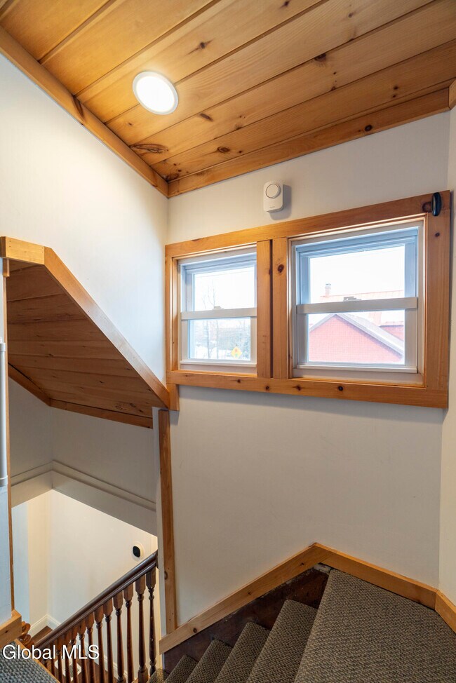 Building Photo - 288 Church St