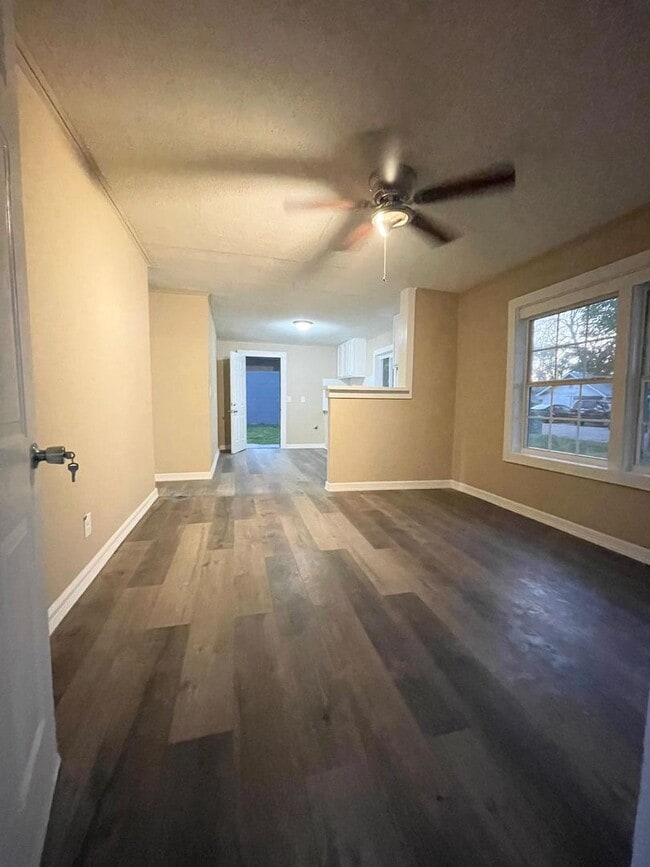 Building Photo - Your dream home awaits!