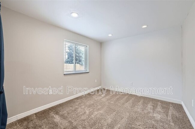 Building Photo - 5012 S Field Ct