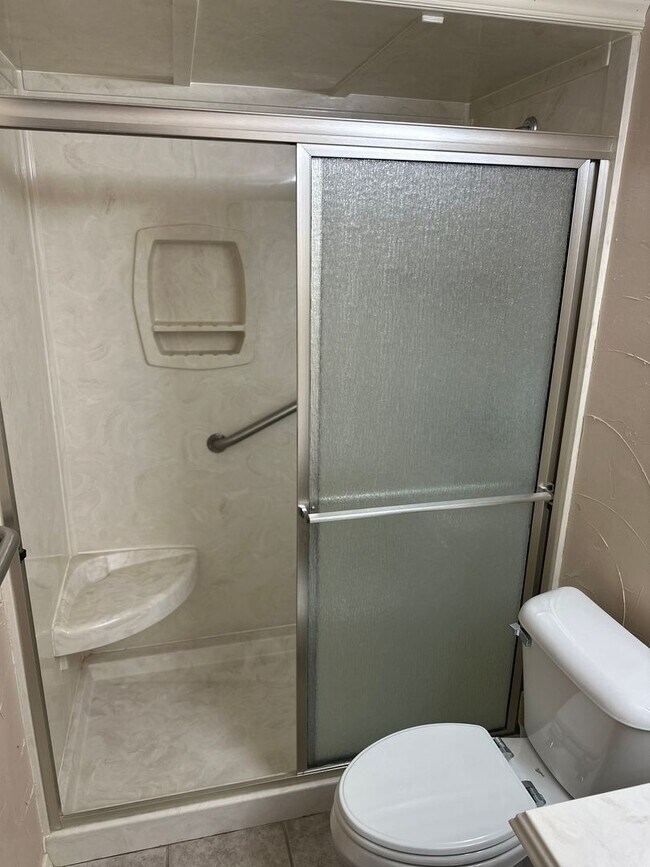 Building Photo - Available Now!  3-Bedroom, 2-Bathroom Spri...