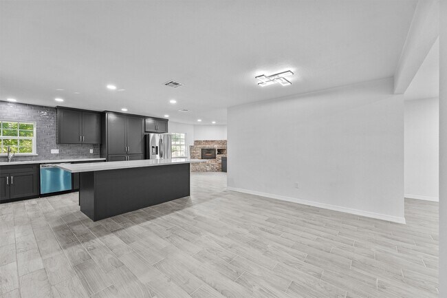 Building Photo - 22 13th Ave N