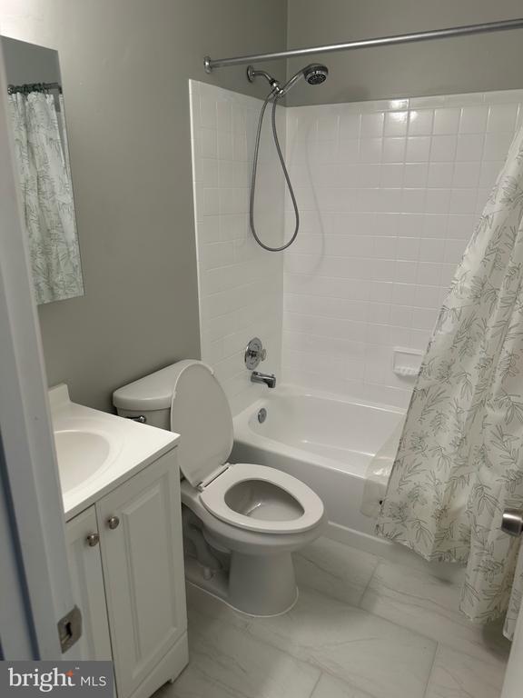 Building Photo - 10934 Mission Ridge Dr