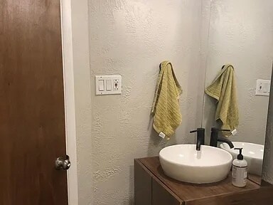 Building Photo - 5091 S Clarkson St