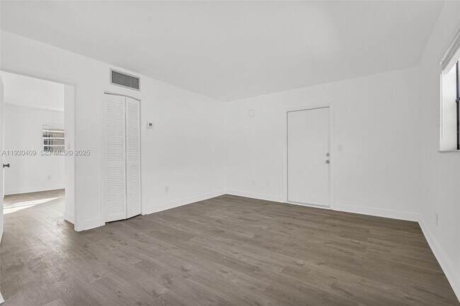 Building Photo - 8295 NE Miami Ct