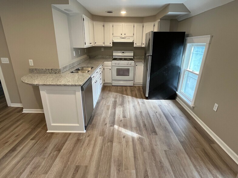 Building Photo - 2317 Polk St NE