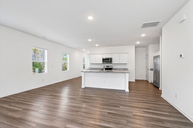 Building Photo - Charming 3BR End-Unit Townhome in Wake Forest!