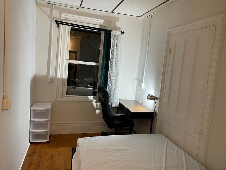 Bedroom - 1849 Highland Ave