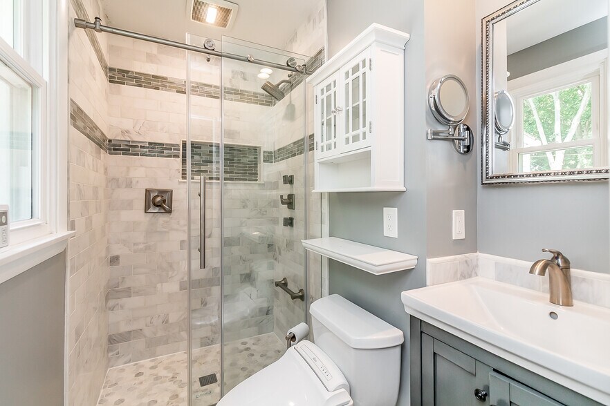 Jetted shower, marble tile, heated toilet seat... - 8727 Valleyfield Rd