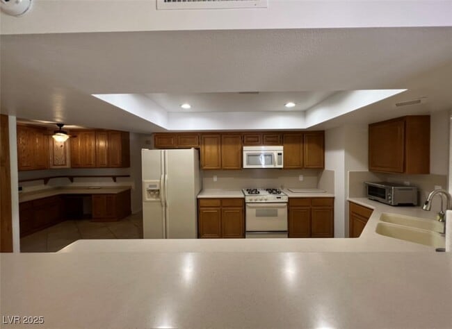 Building Photo - 8640 Cremona Dr