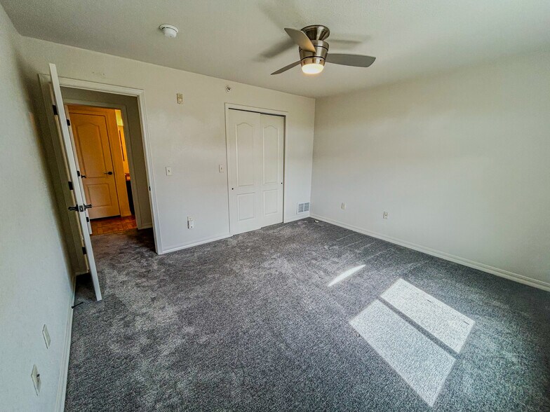 Second level bedroom - 5378 Palomino Ranch Pt