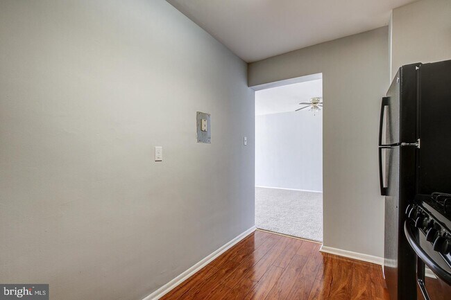 Building Photo - 9250 Edwards Way