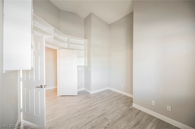 Building Photo - 490 Beaconwood St