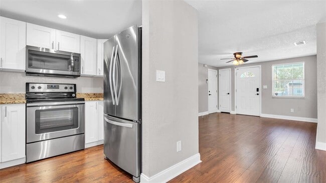 Building Photo - 203 80th Ave N