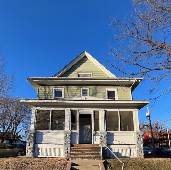 730 Burlington - 730 E Burlington St