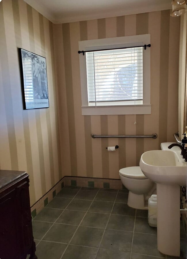 Building Photo - "Charming 2-Bedroom Home with Guest Suite ...