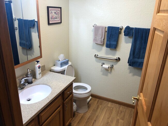Building Photo - 996 Primrose Ln