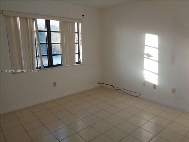 Building Photo - 32970 SW 210th Ave