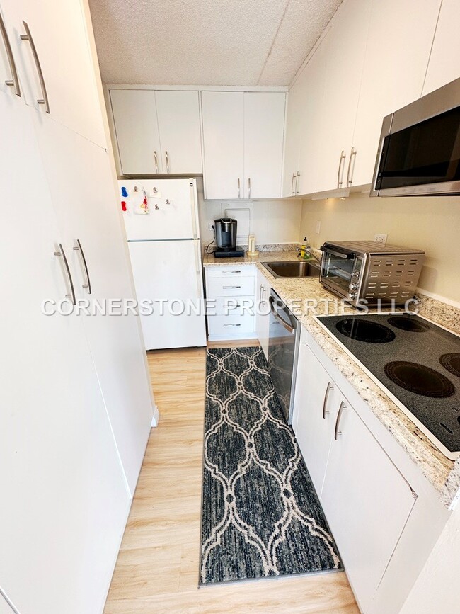 Building Photo - 710 Lunalilo St