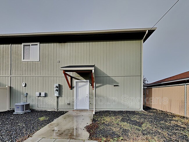 Building Photo - 6612 E 2nd Ave