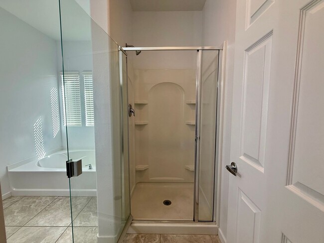 Building Photo - 4 BED, 2.5 BATH, 2 CAR-GARAGE, TWO-STORY, SINGLE FAMILY HOME FOR RENT w/ COMMUNITY POOL & SPA