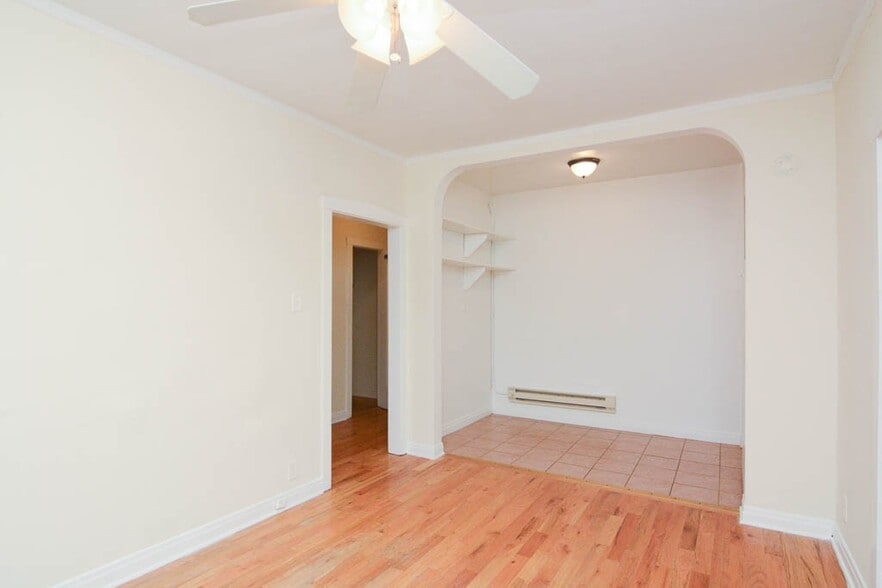 Building Photo - 516 W Melrose St