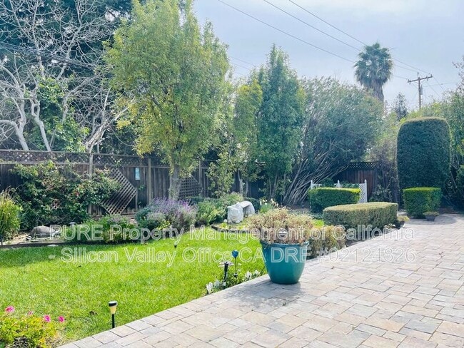 Building Photo - 1048 Savannah Drive