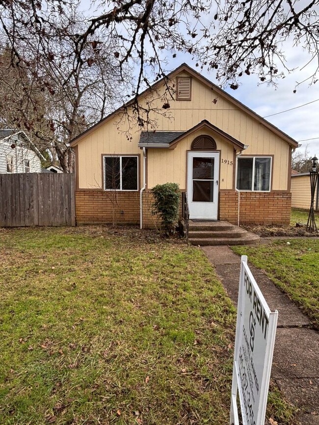 Building Photo - South Corvallis 2 Bedroom Home with Fenced Yard!