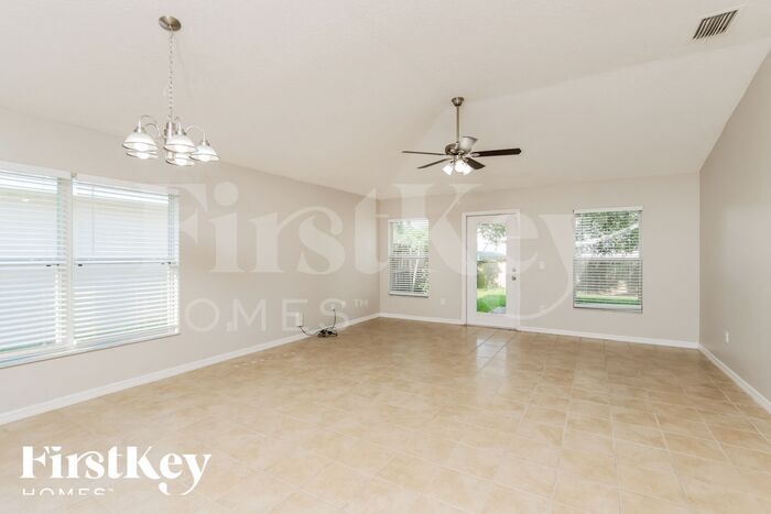 Building Photo - 2721 Stratford Pointe Dr