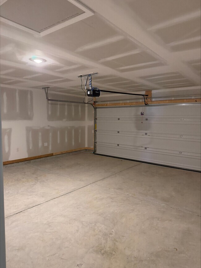 Building Photo - 1140 Waverley Ln