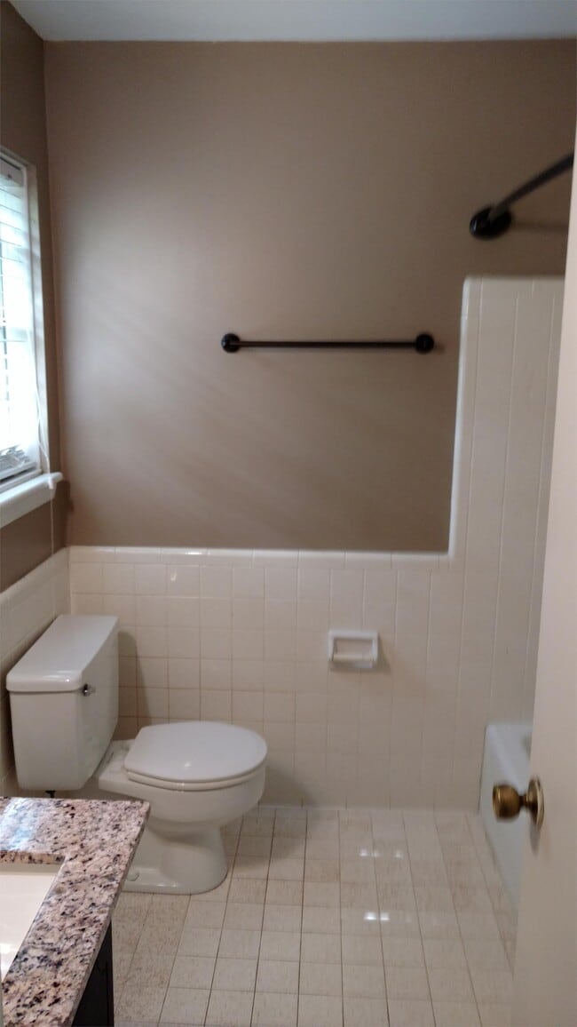 Building Photo - 2014 Montreat Pkwy