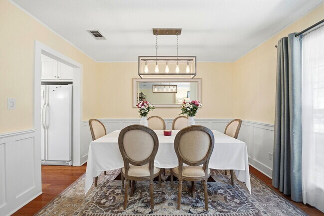 Building Photo - 7477 Baywoods Ln