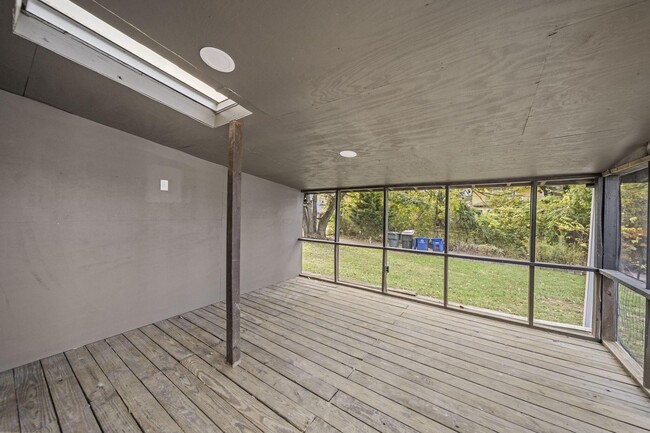 Building Photo - 263 Crestview Rd