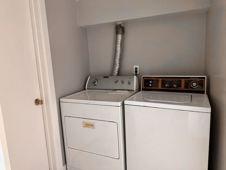 Building Photo - 101 River St