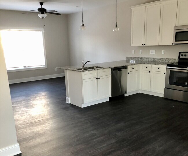 Building Photo - 3BD 2.5 BA TOWNHOME FOR RENT - WITHIN WALKING DISTANCE OF TTU