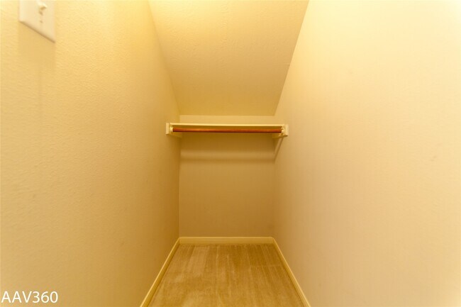 Building Photo - 2943 Meadowglen Crest
