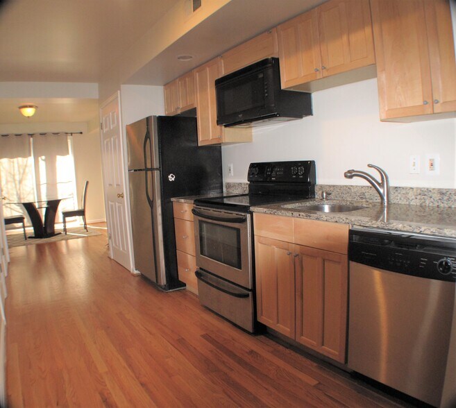 Building Photo - 1028 Patapsco St